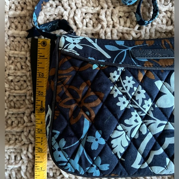 Vera Bradley Navy “Java Floral” Crossbody Bag in excellent pre owned condition. - Picture 5 of 7